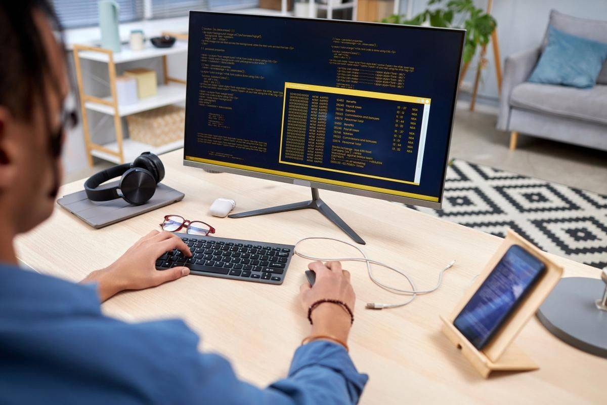 計(jì)算機(jī)科學(xué)與技術(shù) vs 軟件工程 高就業(yè)如何選擇？